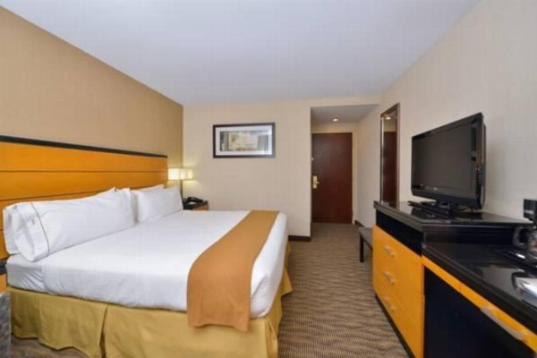 Holiday Inn Express Kennedy Airport image 17