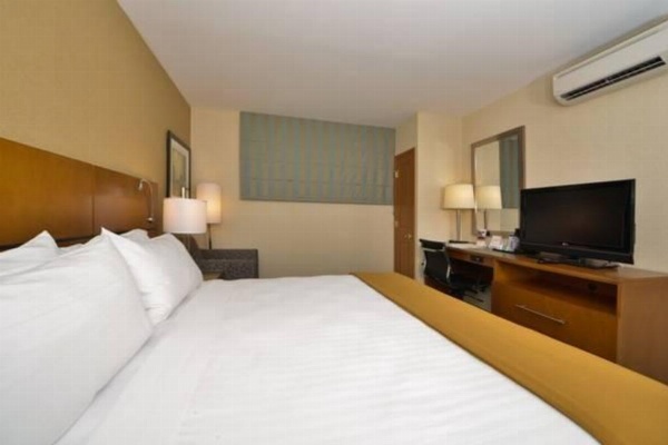 Holiday Inn Express Kennedy Airport image 19