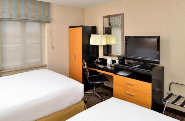 Holiday Inn Express Kennedy Airport image 25